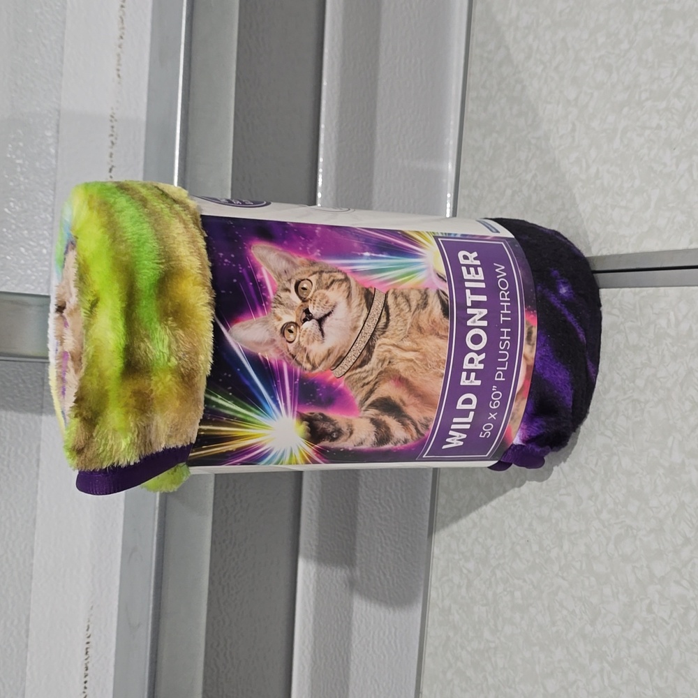 Wild Frontier Plush Throw Wilderness Galactic‎ Cat Multicolor 50 X 60" NWT
